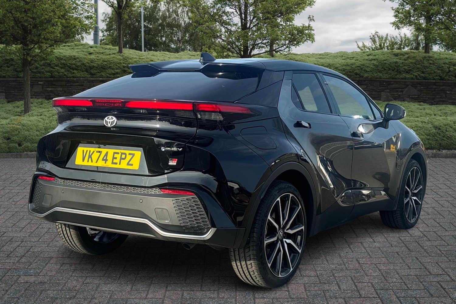 Used Toyota C-HR 2024 for sale - 76647376: Photo 2