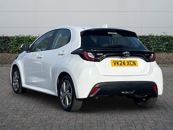 Used Toyota Yaris 2024 for sale - 77971344: Photo