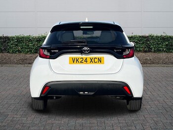 Used Toyota Yaris 2024 for sale - 77971344: Photo