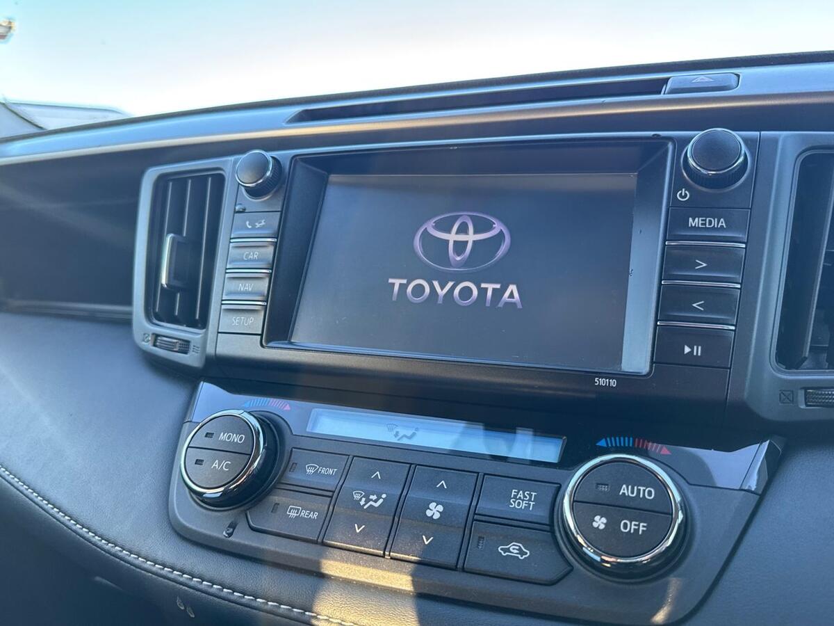 Used Toyota RAV4 2018 for sale - 76848983: Photo 11