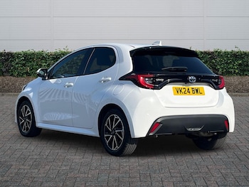 Used Toyota Yaris 2024 for sale - 77725275: Photo