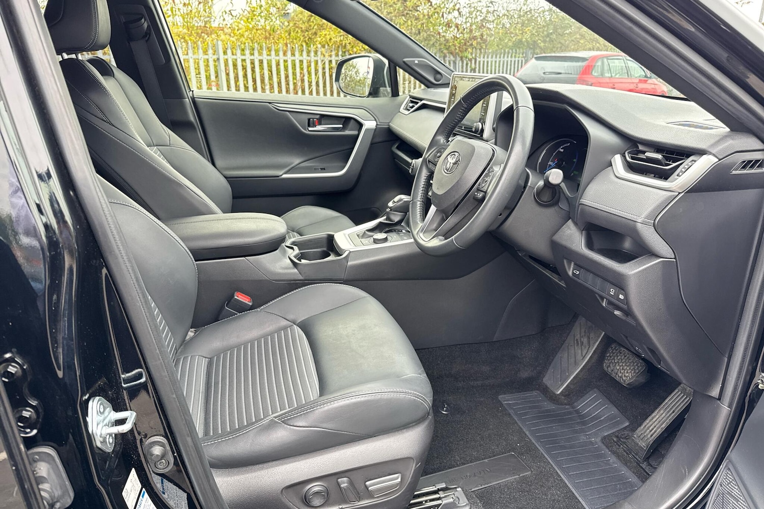 Used Toyota RAV4 2022 for sale - 76523236: Photo 11