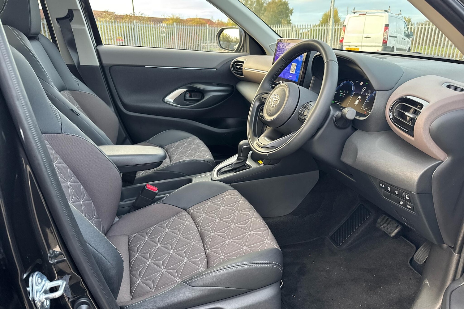 Used Toyota Yaris 2024 for sale - 76359765: Photo 11