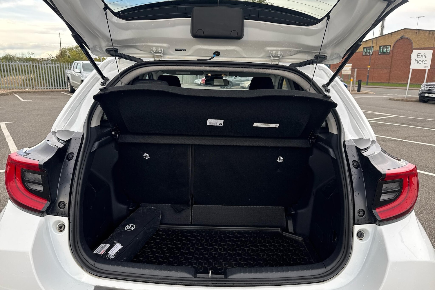 Used Toyota Yaris 2024 for sale - 77124354: Photo 14