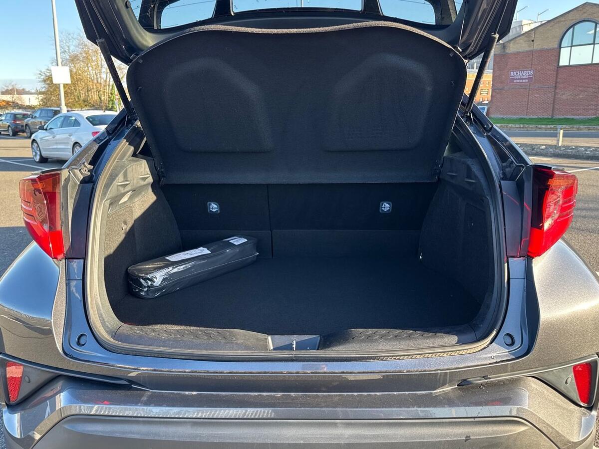 Used Toyota C-HR 2023 for sale - 76359812: Photo 10