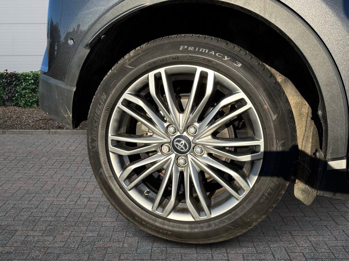 Used Toyota C-HR 2023 for sale - 76359812: Photo 6