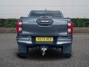 Used Toyota Hilux 2025 for sale - 79281106: Photo