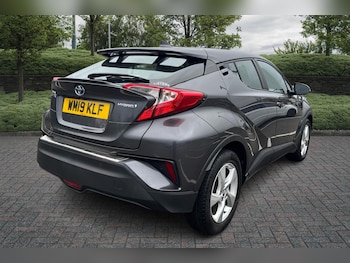 Used Toyota C-HR 2019 for sale - 76154379: Photo 2