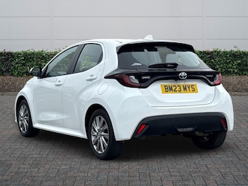 Used Toyota Yaris 2023 for sale - 77725301: Photo