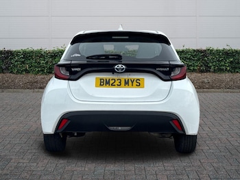 Used Toyota Yaris 2023 for sale - 77725301: Photo