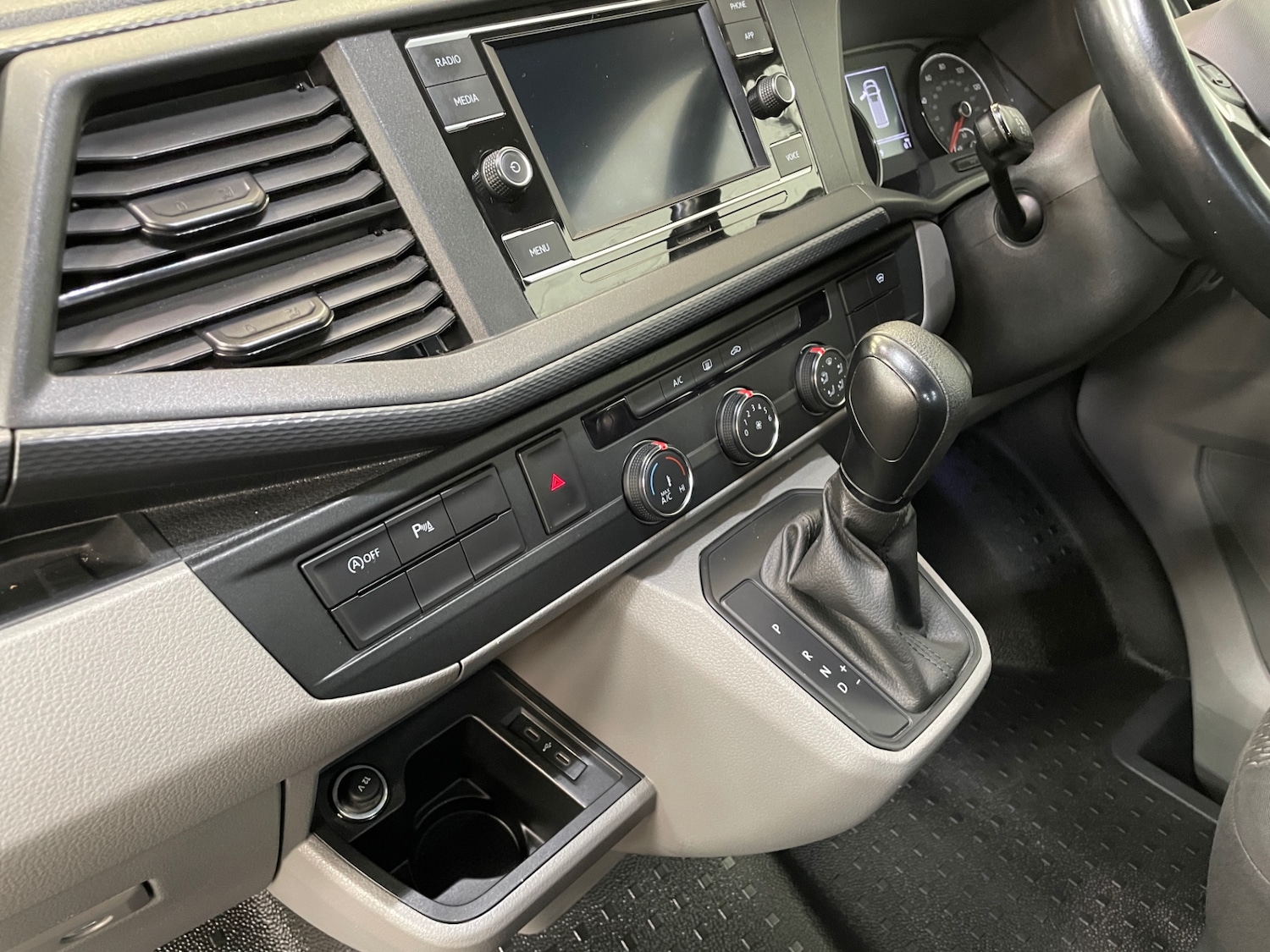 Used Volkswagen Transporter 2022 for sale - 76036009: Photo 39