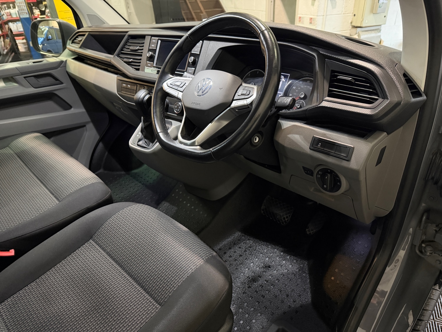 Used Volkswagen Transporter 2023 for sale - 77001927: Photo 28