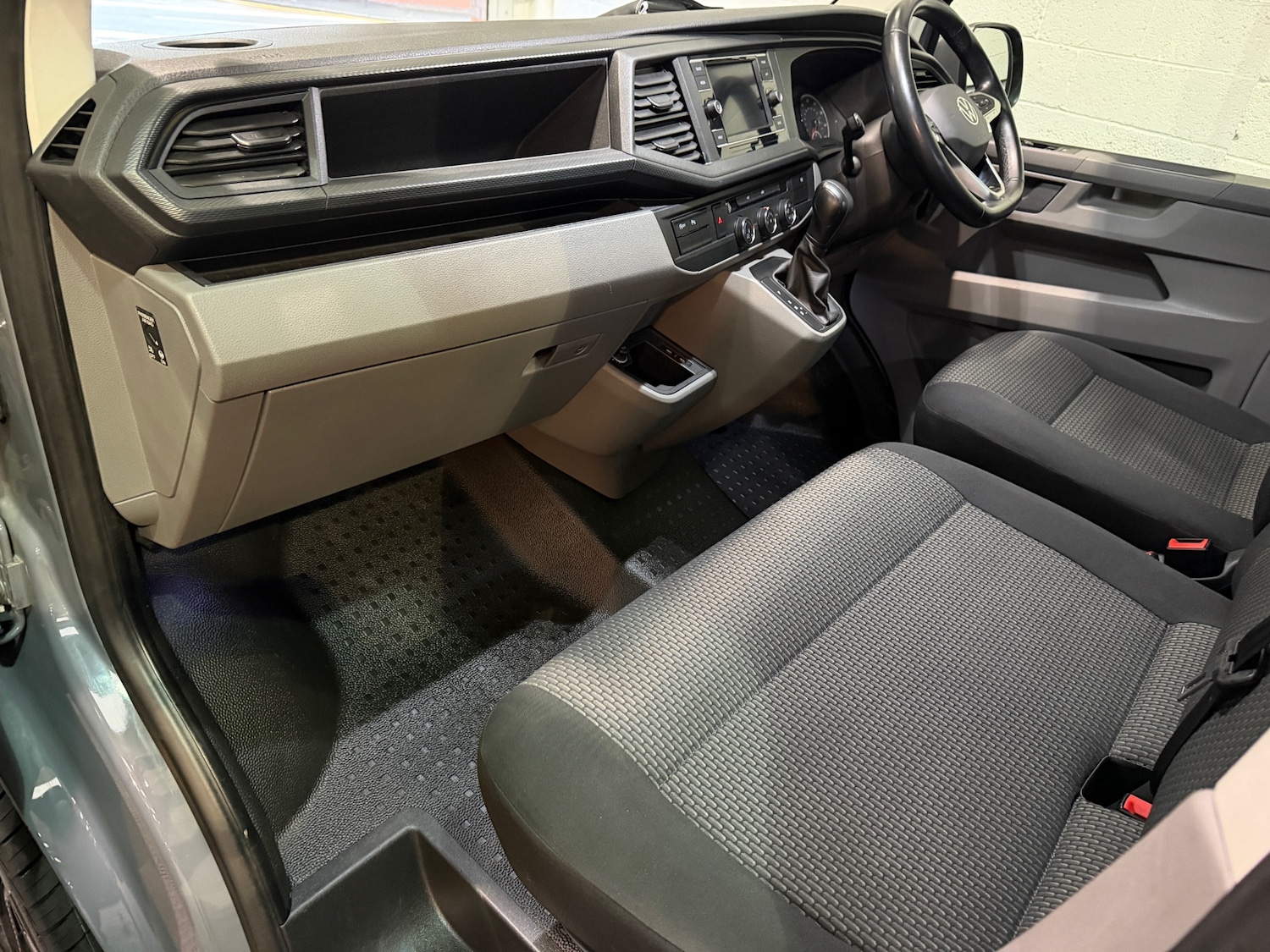 Used Volkswagen Transporter 2023 for sale - 77001927: Photo 30