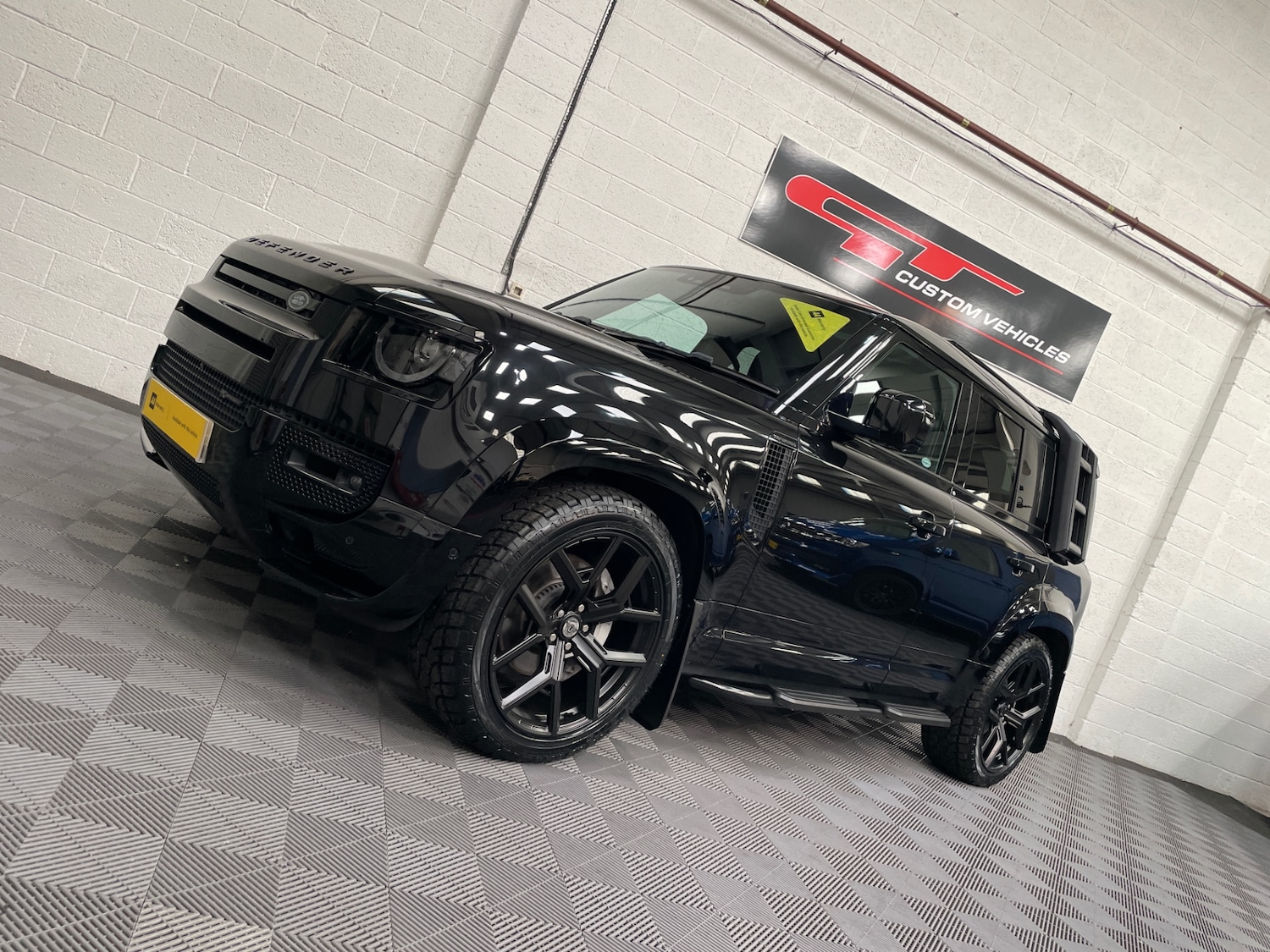 Used Land Rover Defender 2021 for sale - 76693515: Photo 1