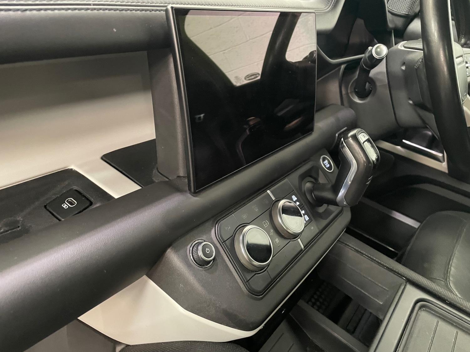 Used Land Rover Defender 2021 for sale - 76693515: Photo 26