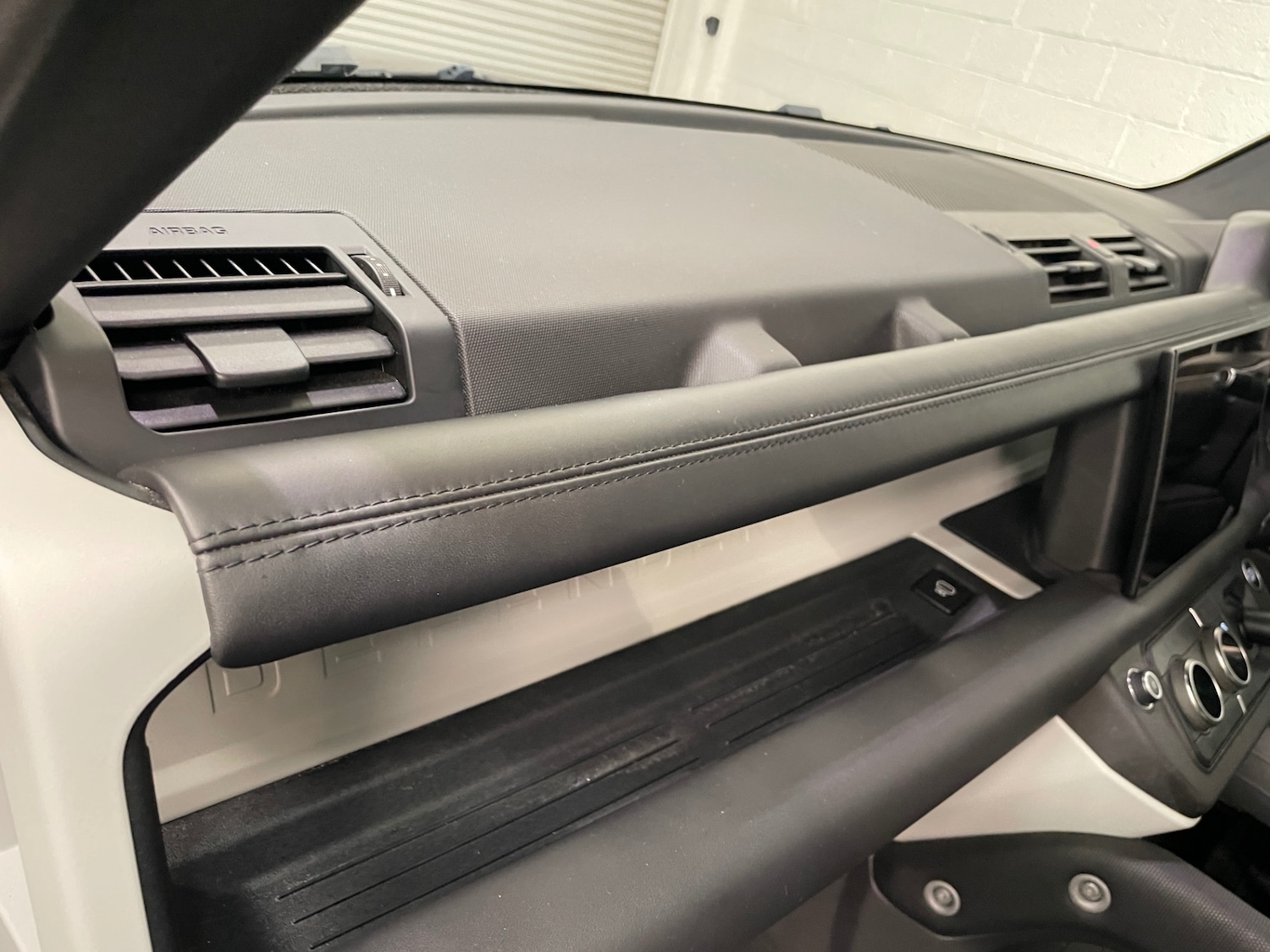 Used Land Rover Defender 2021 for sale - 76693515: Photo 29