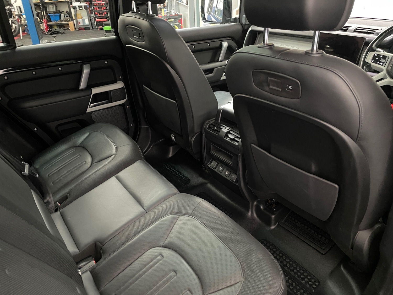 Used Land Rover Defender 2021 for sale - 76693515: Photo 32