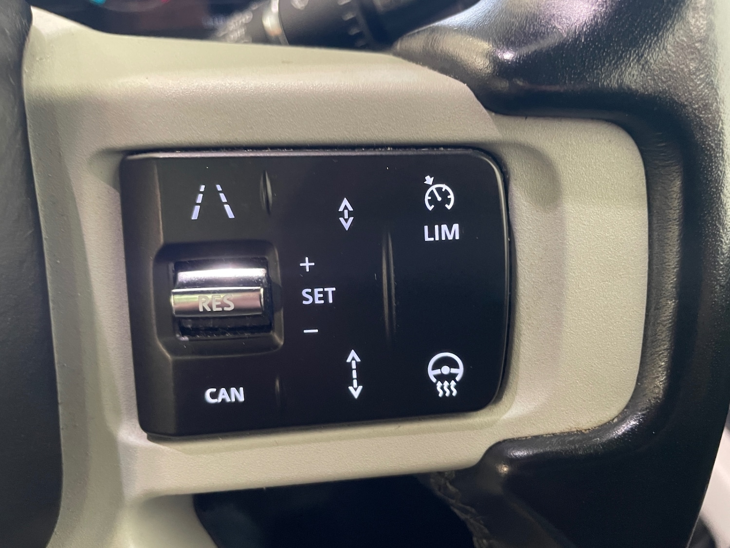 Used Land Rover Defender 2021 for sale - 76693515: Photo 45