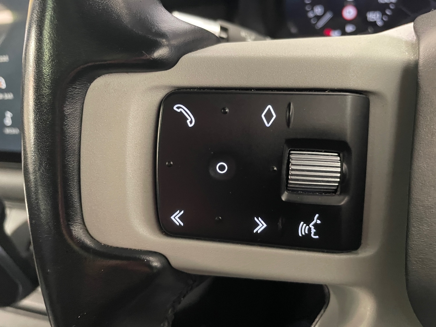 Used Land Rover Defender 2021 for sale - 76693515: Photo 46