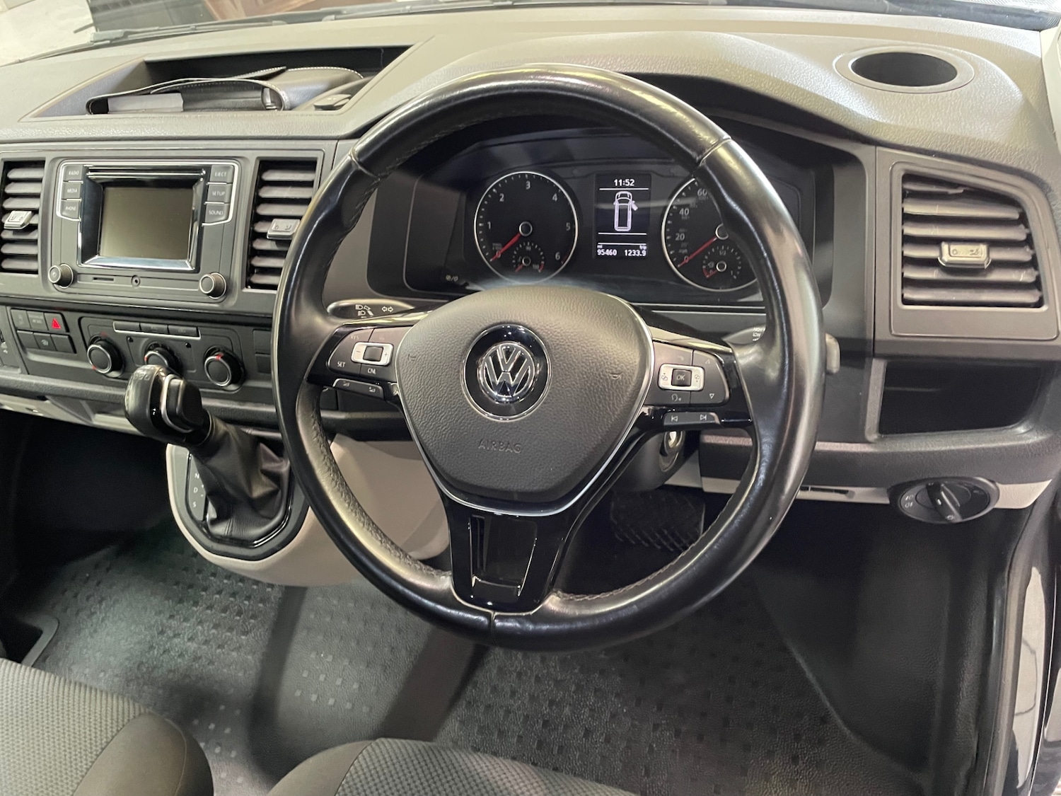 Used Volkswagen Transporter 2019 for sale - 78122308: Photo 24