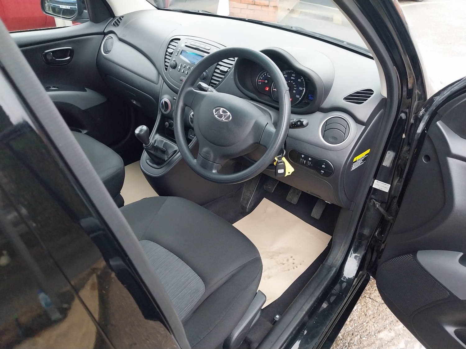 Used Hyundai i10 2013 for sale - 76982611: Photo 11