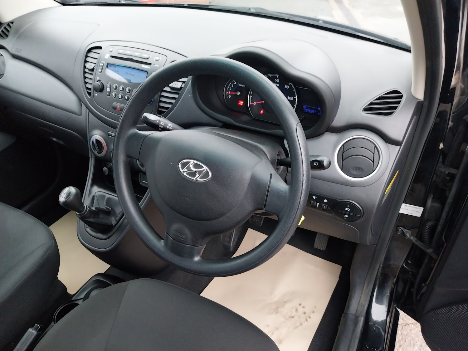 Used Hyundai i10 2013 for sale - 76982611: Photo 12