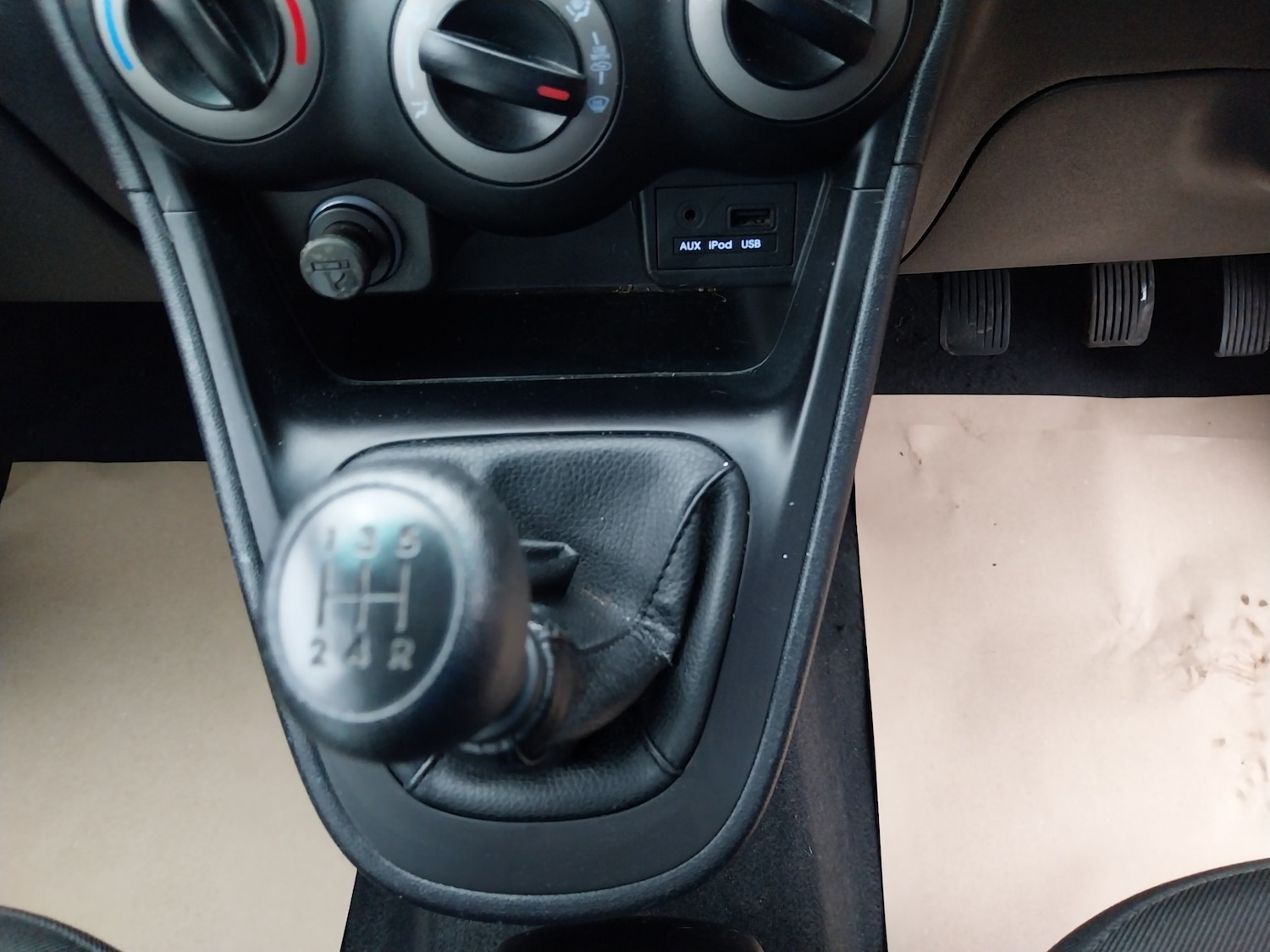 Used Hyundai i10 2013 for sale - 76982611: Photo 13