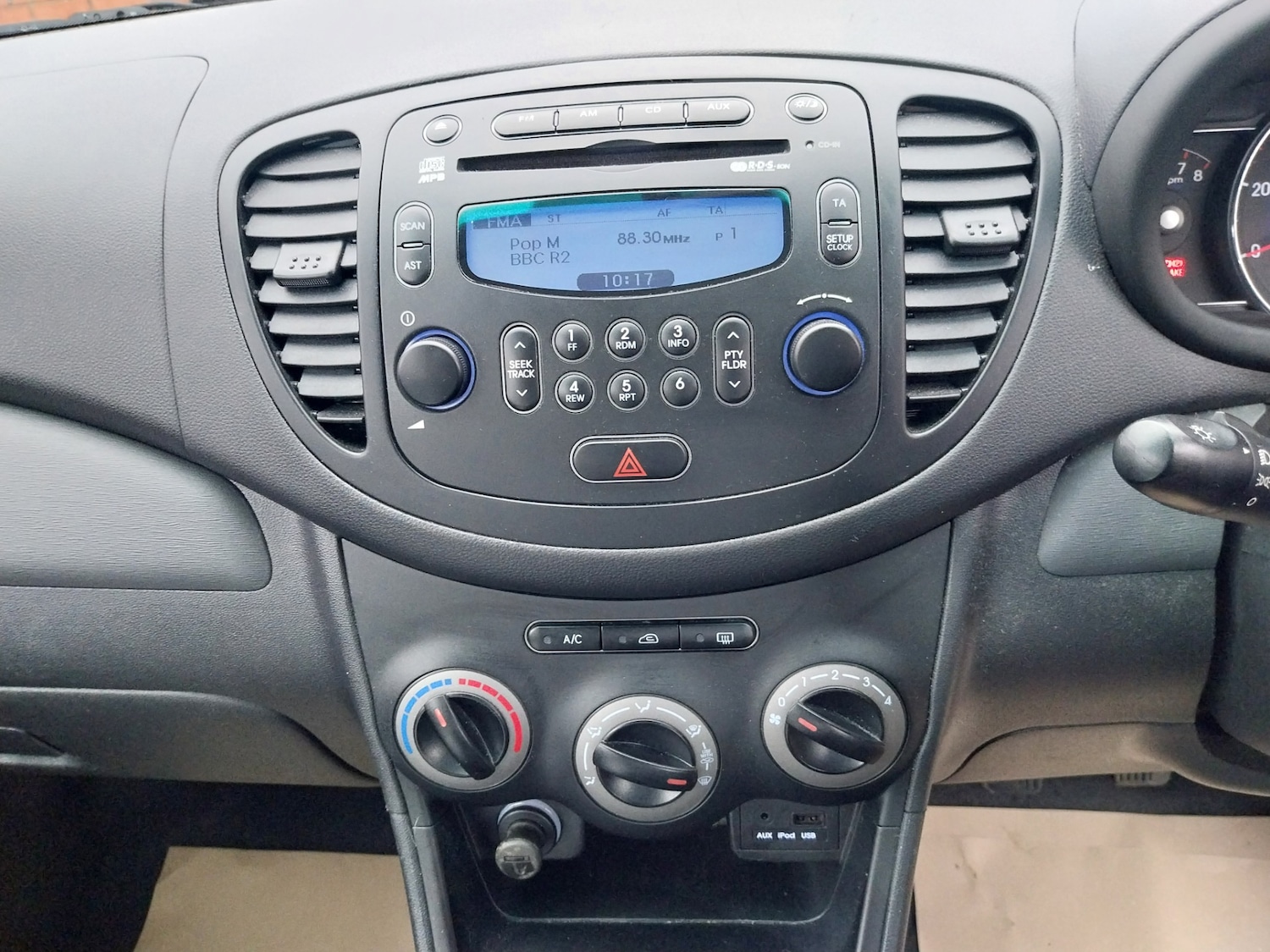 Used Hyundai i10 2013 for sale - 76982611: Photo 14