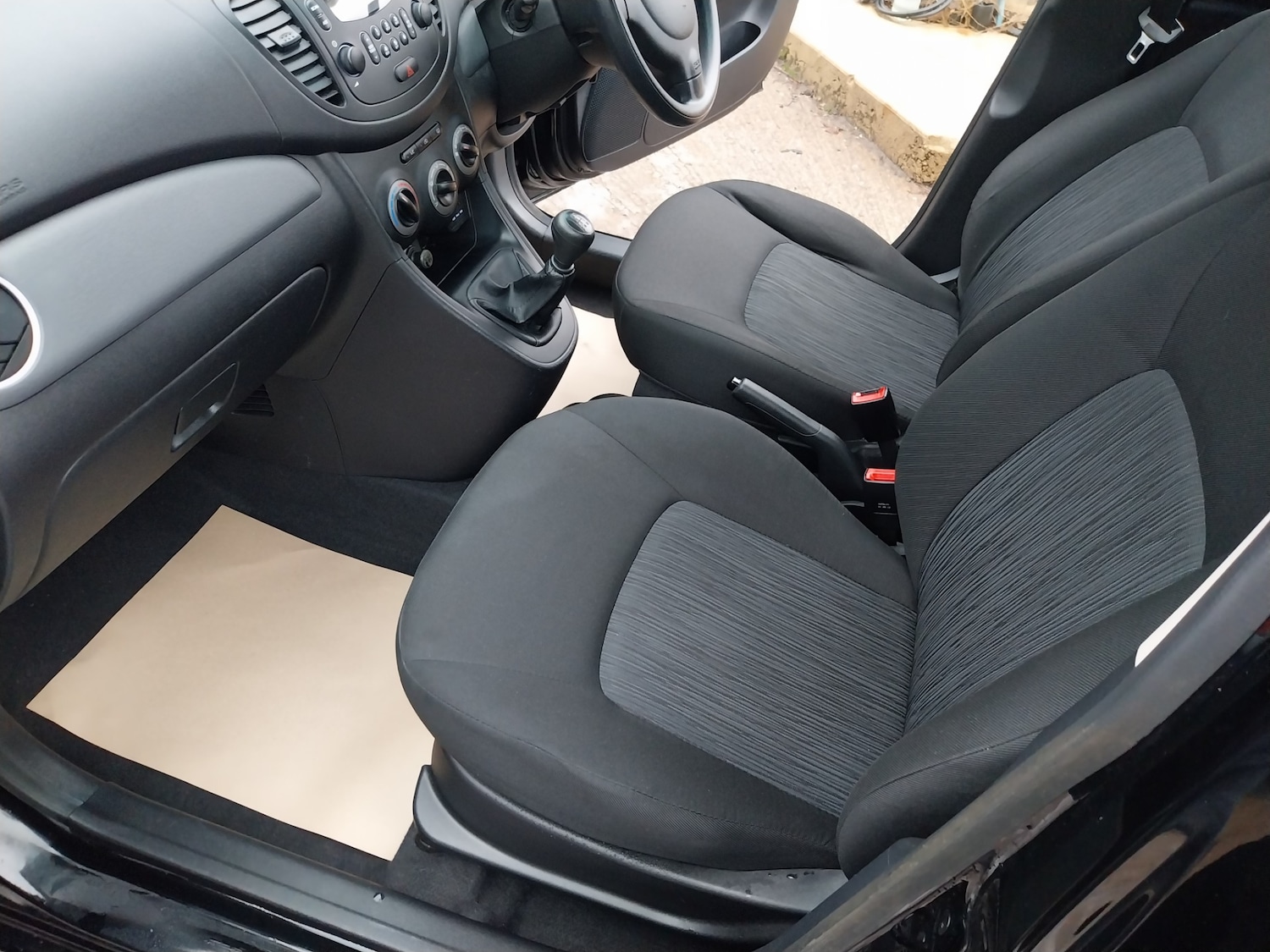 Used Hyundai i10 2013 for sale - 76982611: Photo 20