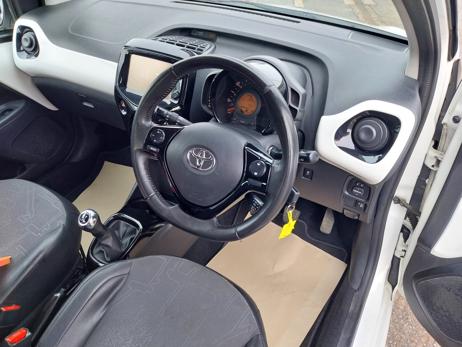 Used Toyota AYGO 2015 for sale - 77579235: Photo 12