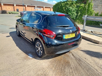 Used Peugeot 208 2017 for sale - 78310827: Photo