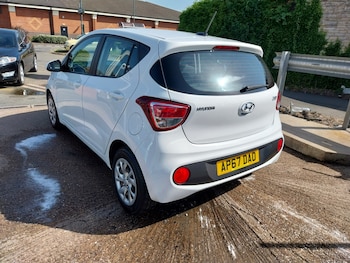 Used Hyundai i10 2017 for sale - 78732977: Photo