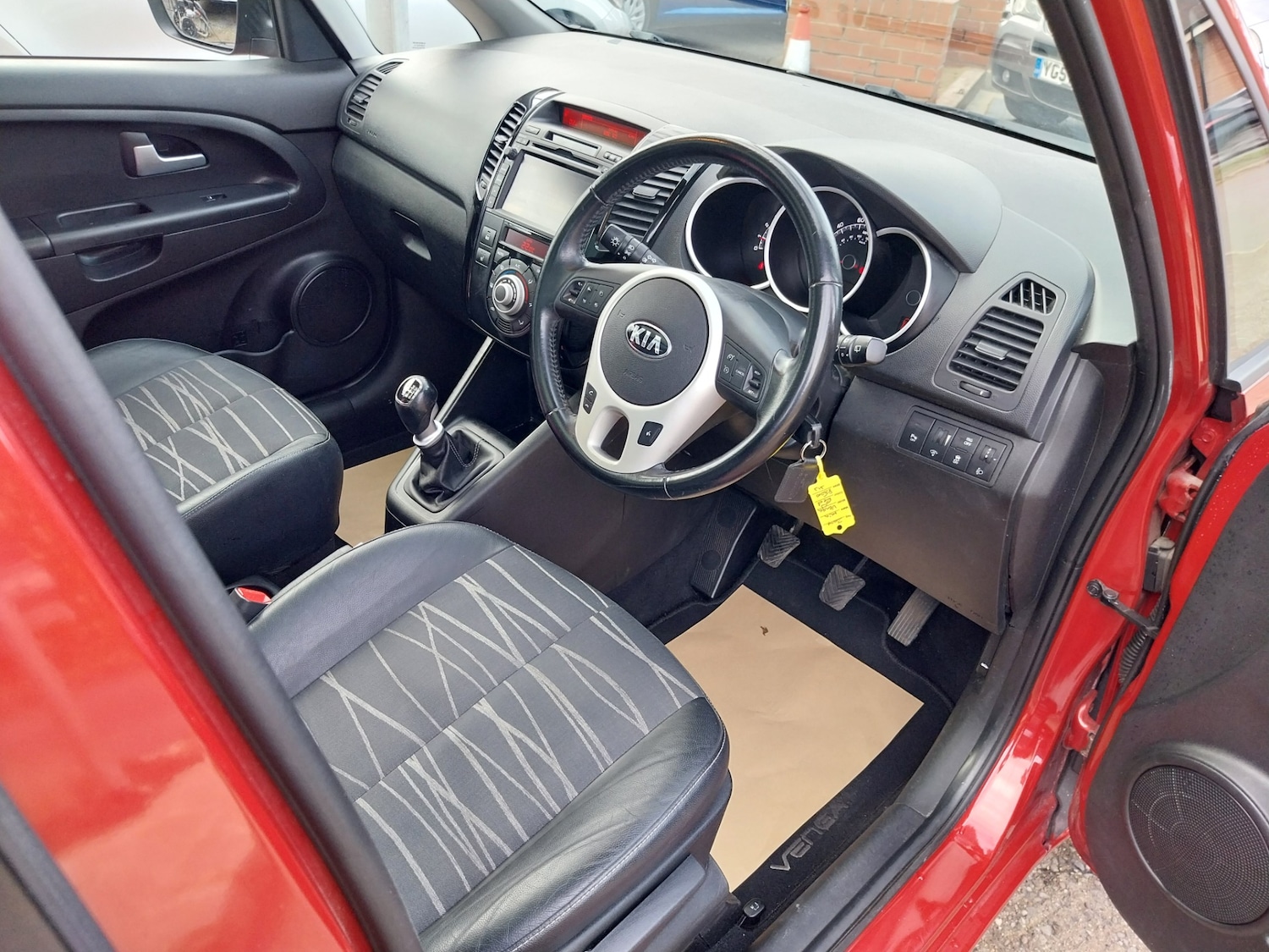 Used Kia Venga 2014 for sale - 76383441: Photo 11