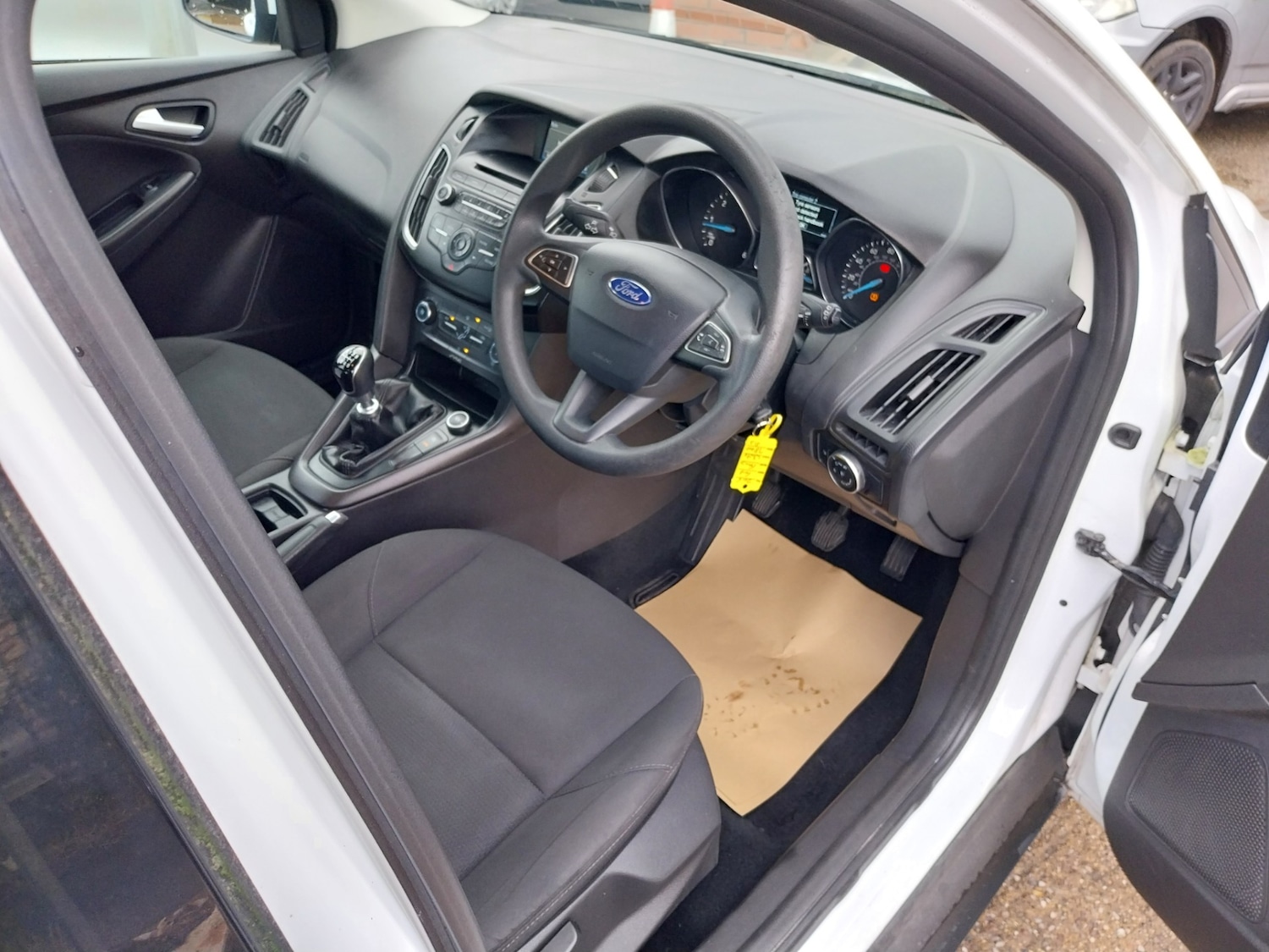 Used Ford Focus 2015 for sale - 76426842: Photo 8