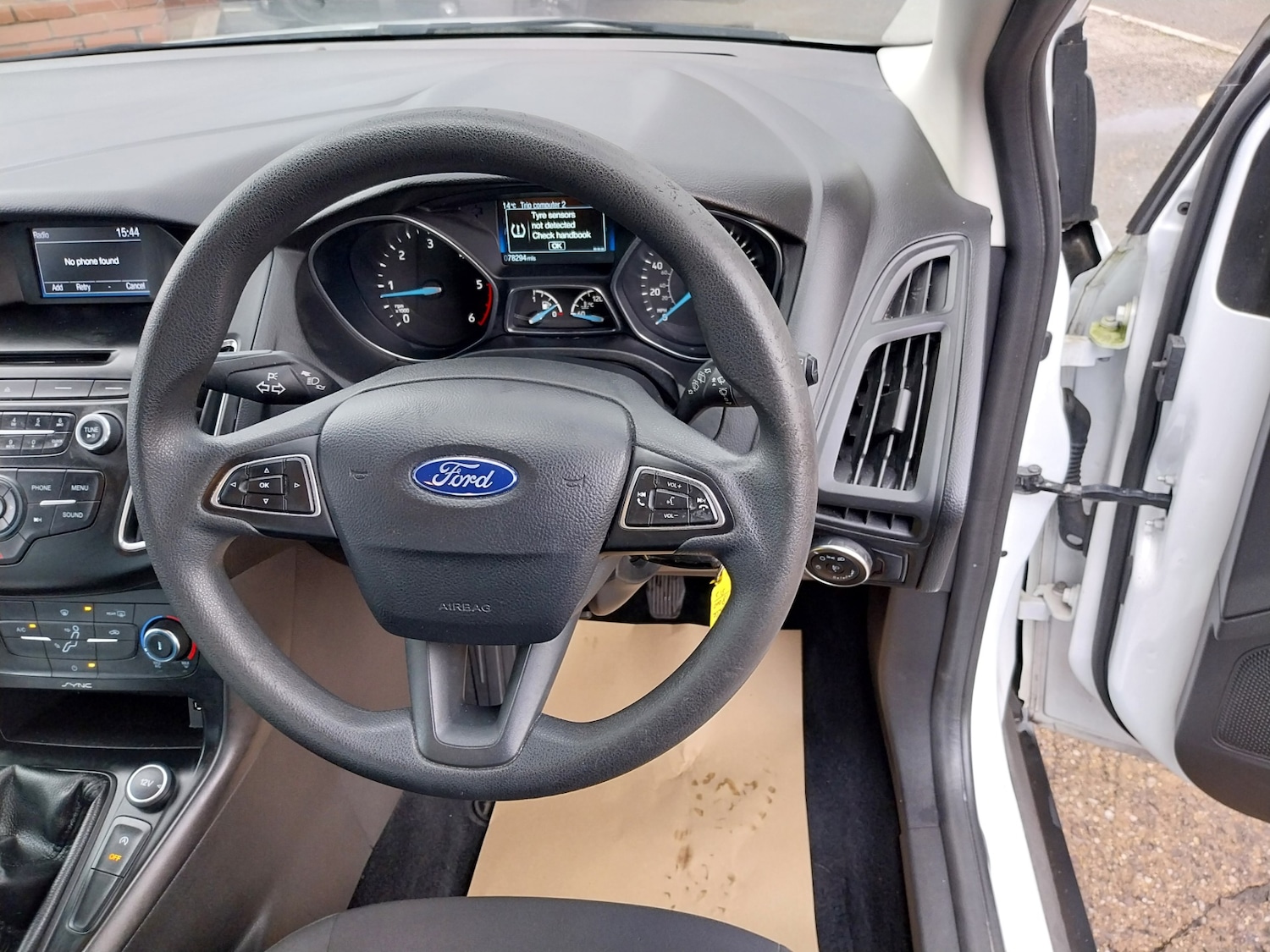 Used Ford Focus 2015 for sale - 76426842: Photo 9