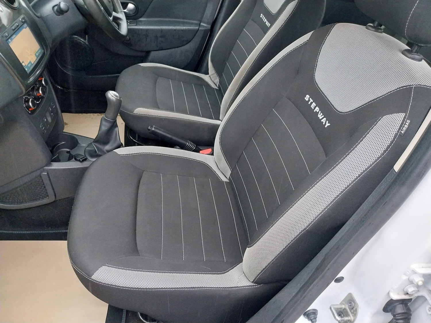 Used Dacia Sandero Stepway 2018 for sale - 76980787: Photo 20