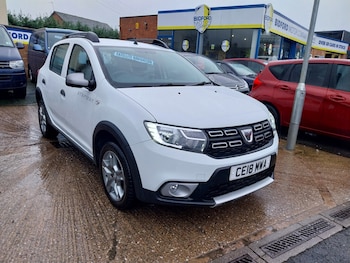 Used Dacia Sandero Stepway 2018 for sale - 76980787: Photo