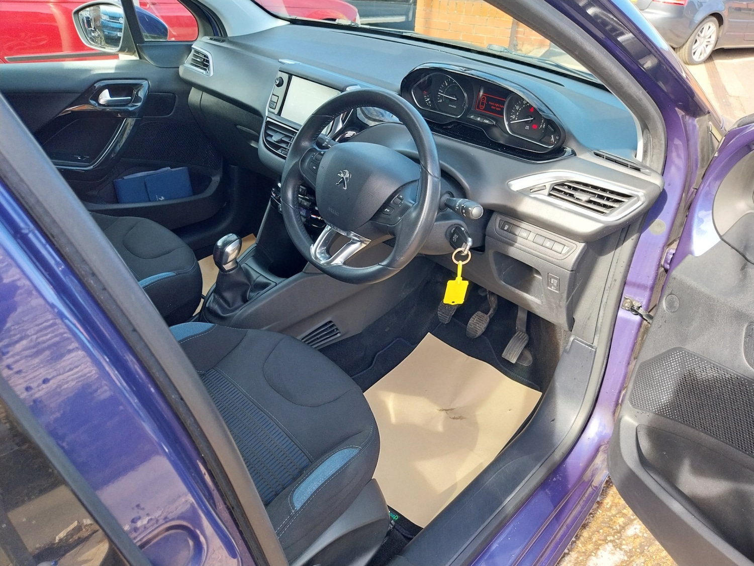 Used Peugeot 208 2015 for sale - 77916191: Photo 11