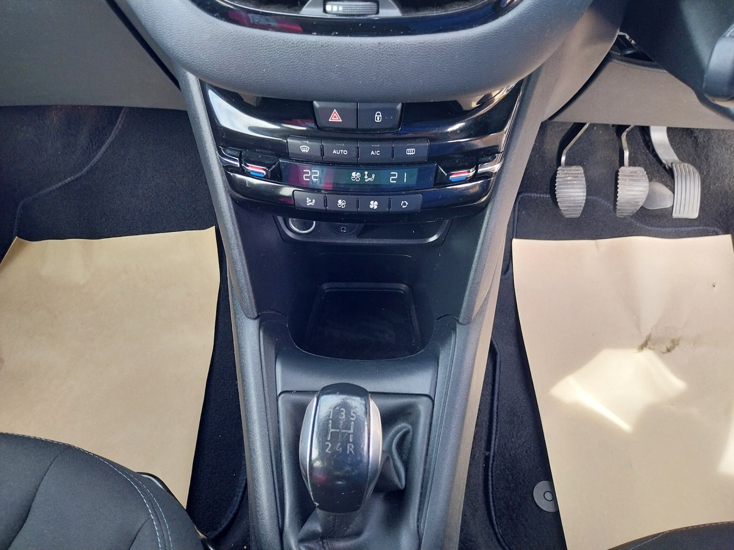 Used Peugeot 208 2015 for sale - 77916191: Photo 13