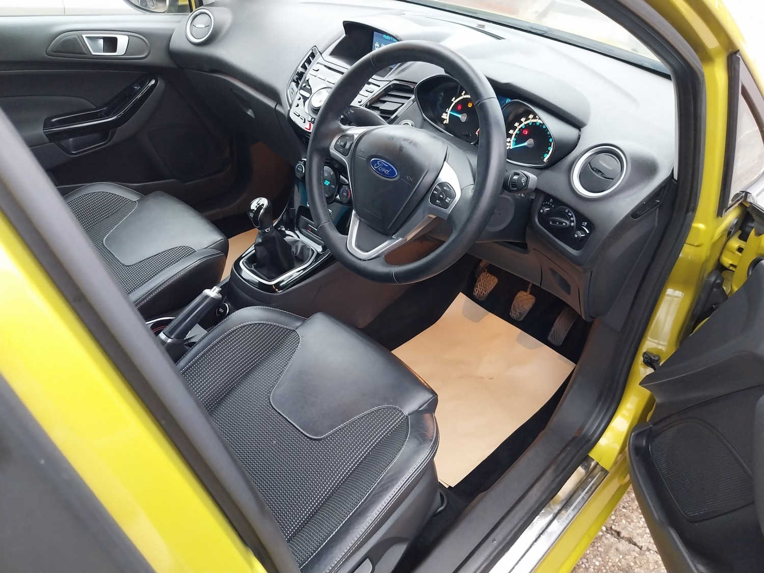 Used Ford Fiesta 2014 for sale - 76302605: Photo 11