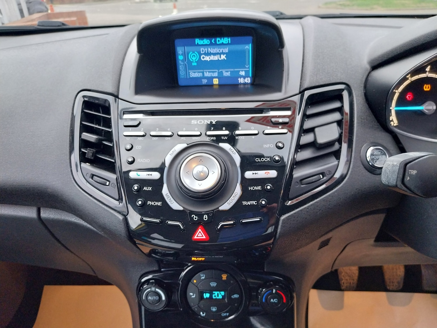 Used Ford Fiesta 2014 for sale - 76302605: Photo 14