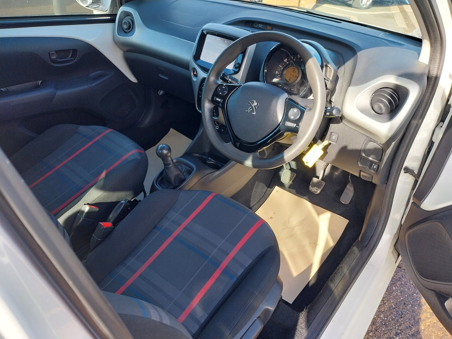 Used Peugeot 108 2014 for sale - 77812979: Photo 11