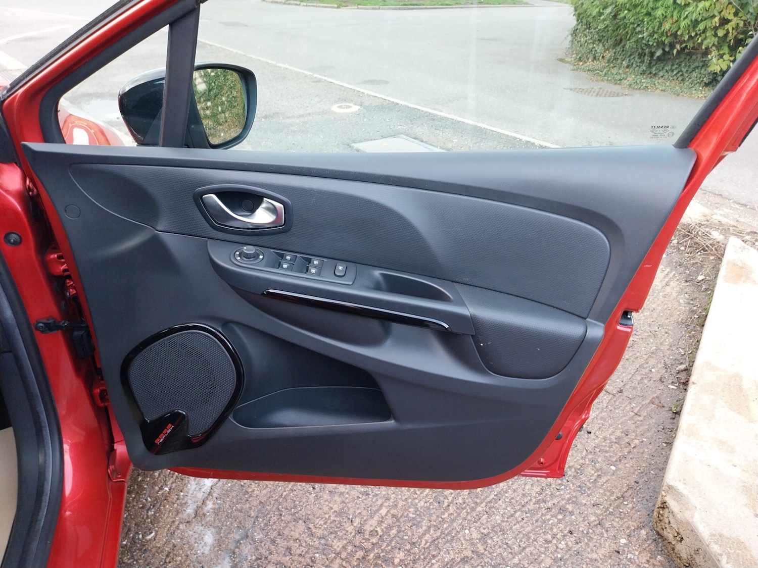 Used Renault Clio 2015 for sale - 76352135: Photo 12