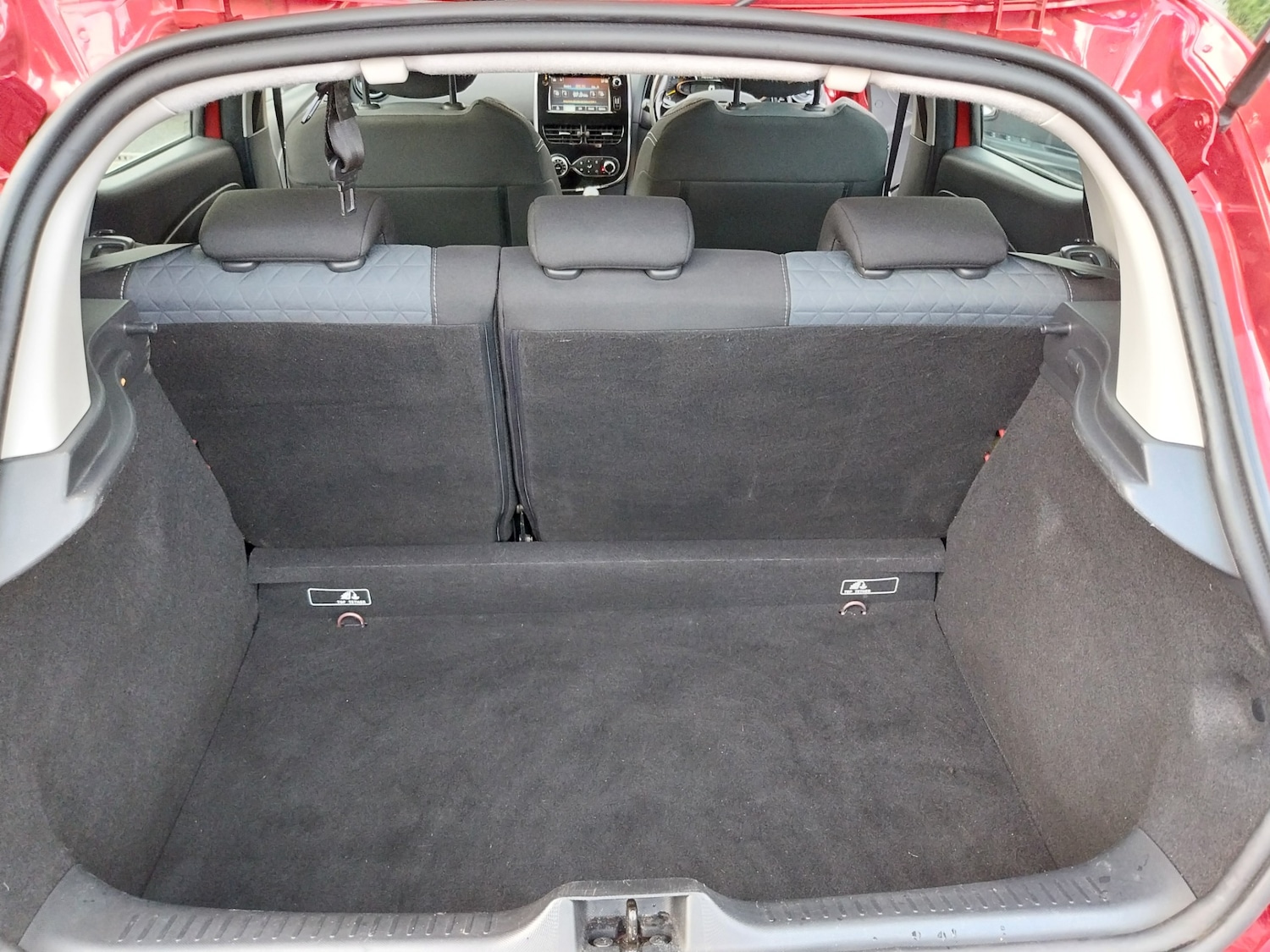Used Renault Clio 2015 for sale - 76352135: Photo 15