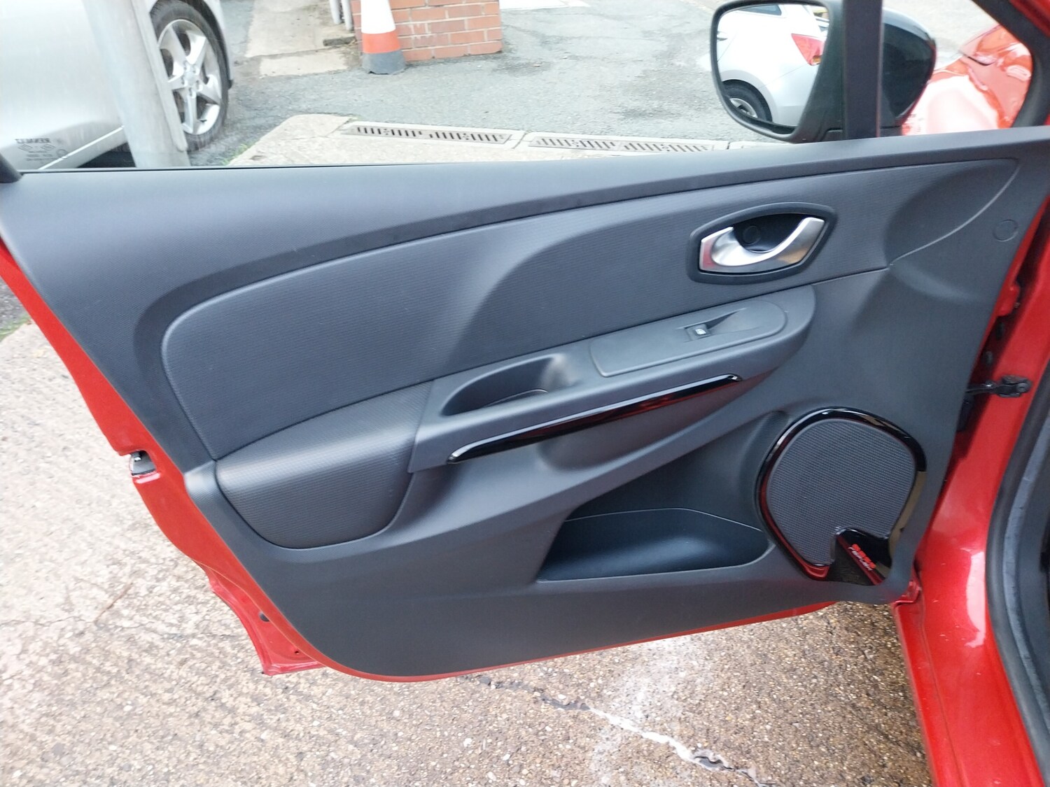 Used Renault Clio 2015 for sale - 76352135: Photo 17