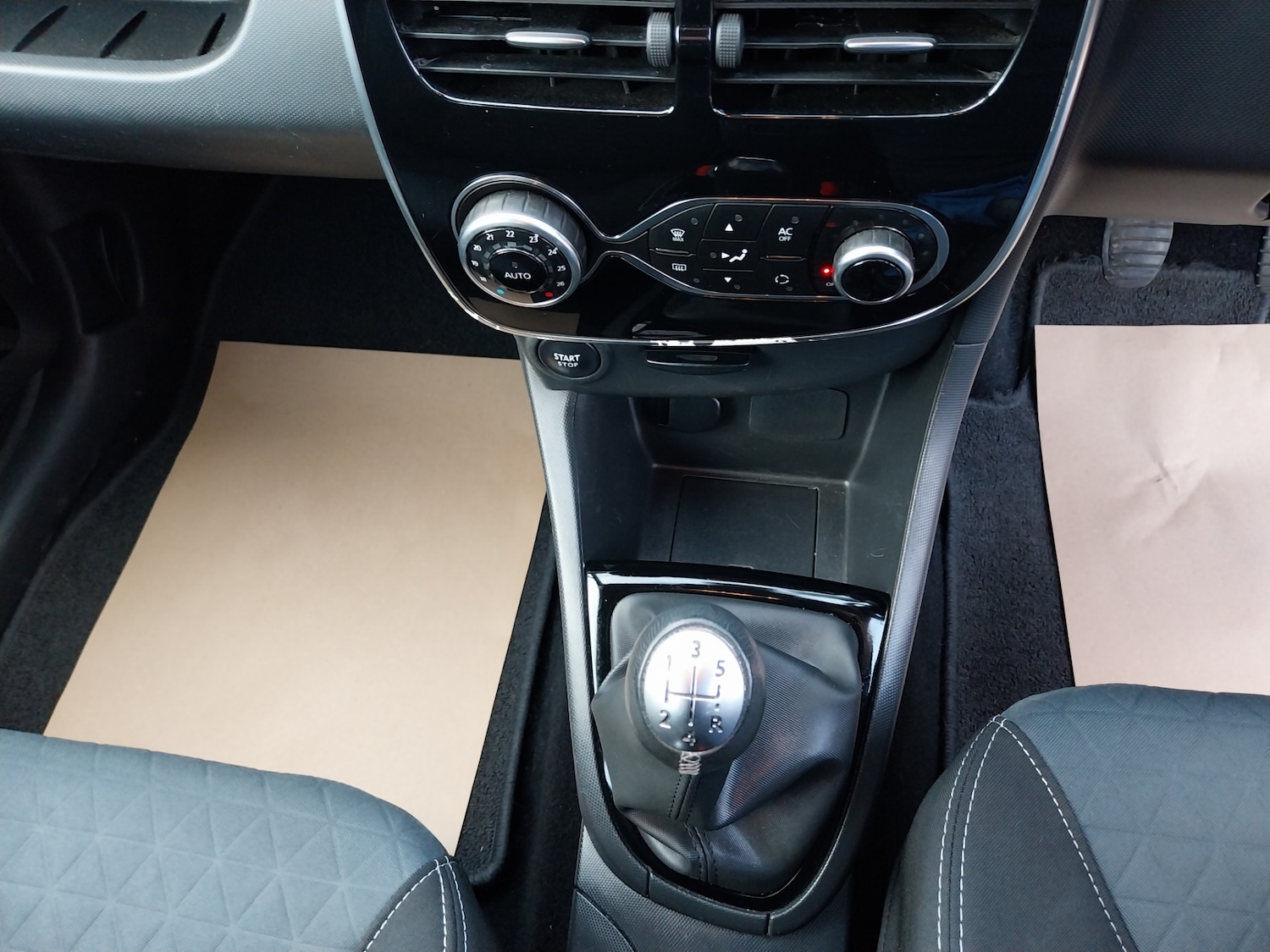 Used Renault Clio 2015 for sale - 76352135: Photo 21
