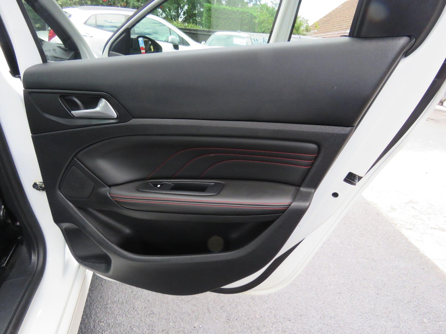 Used Peugeot 308 2017 for sale - 77067228: Photo 16