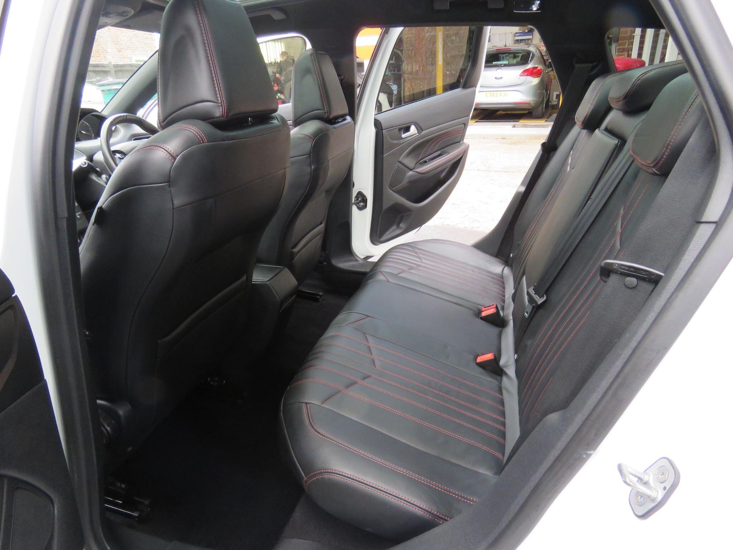 Used Peugeot 308 2017 for sale - 77067228: Photo 9