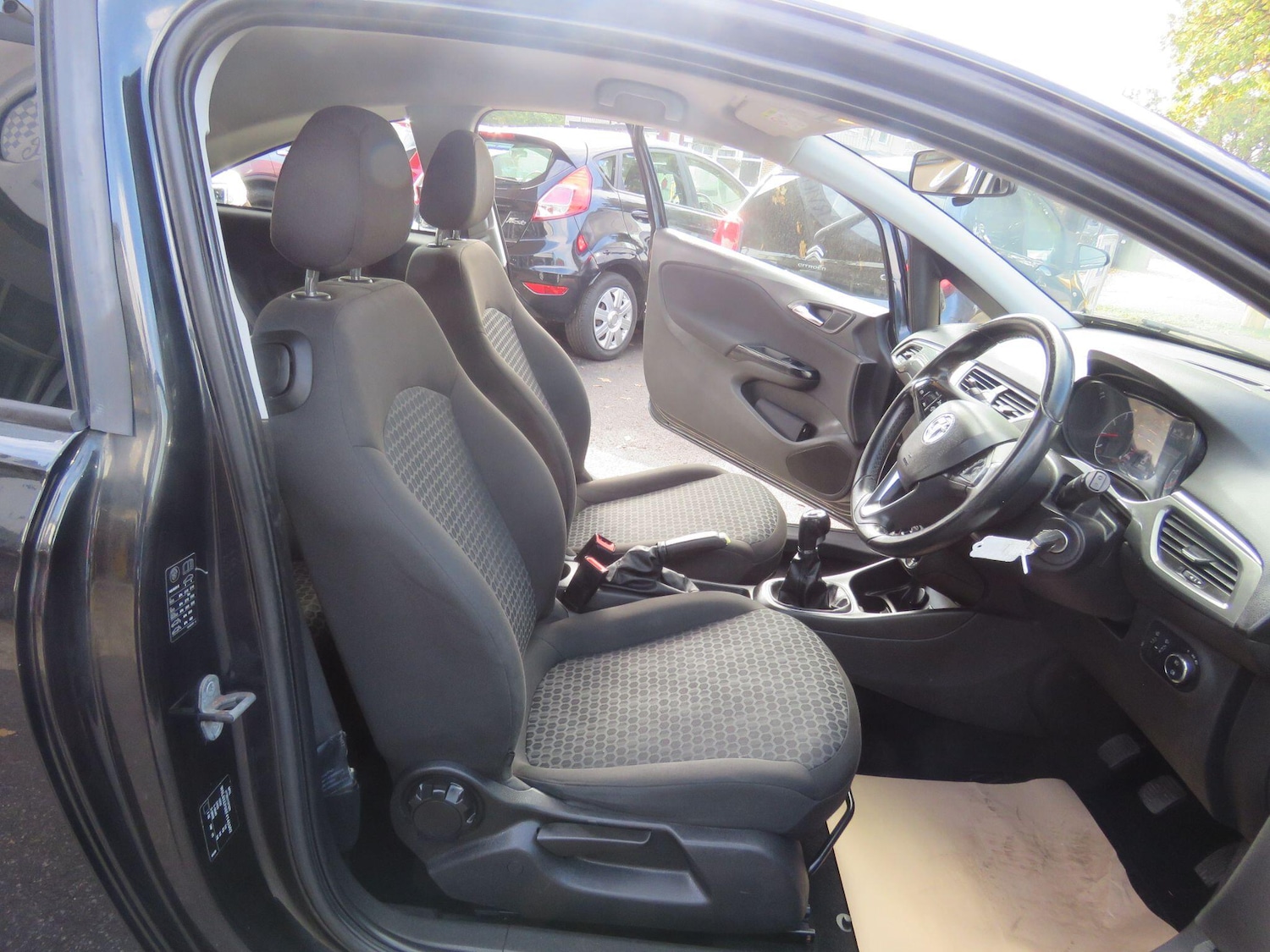 Used Vauxhall Corsa 2015 for sale - 76214209: Photo 16