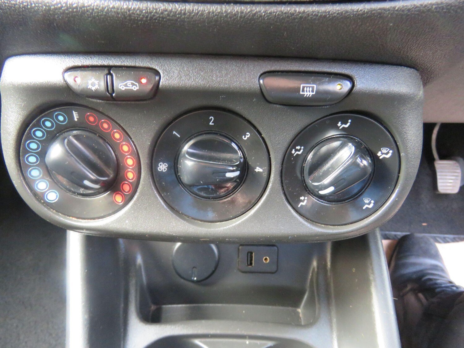 Used Vauxhall Corsa 2015 for sale - 76214209: Photo 36